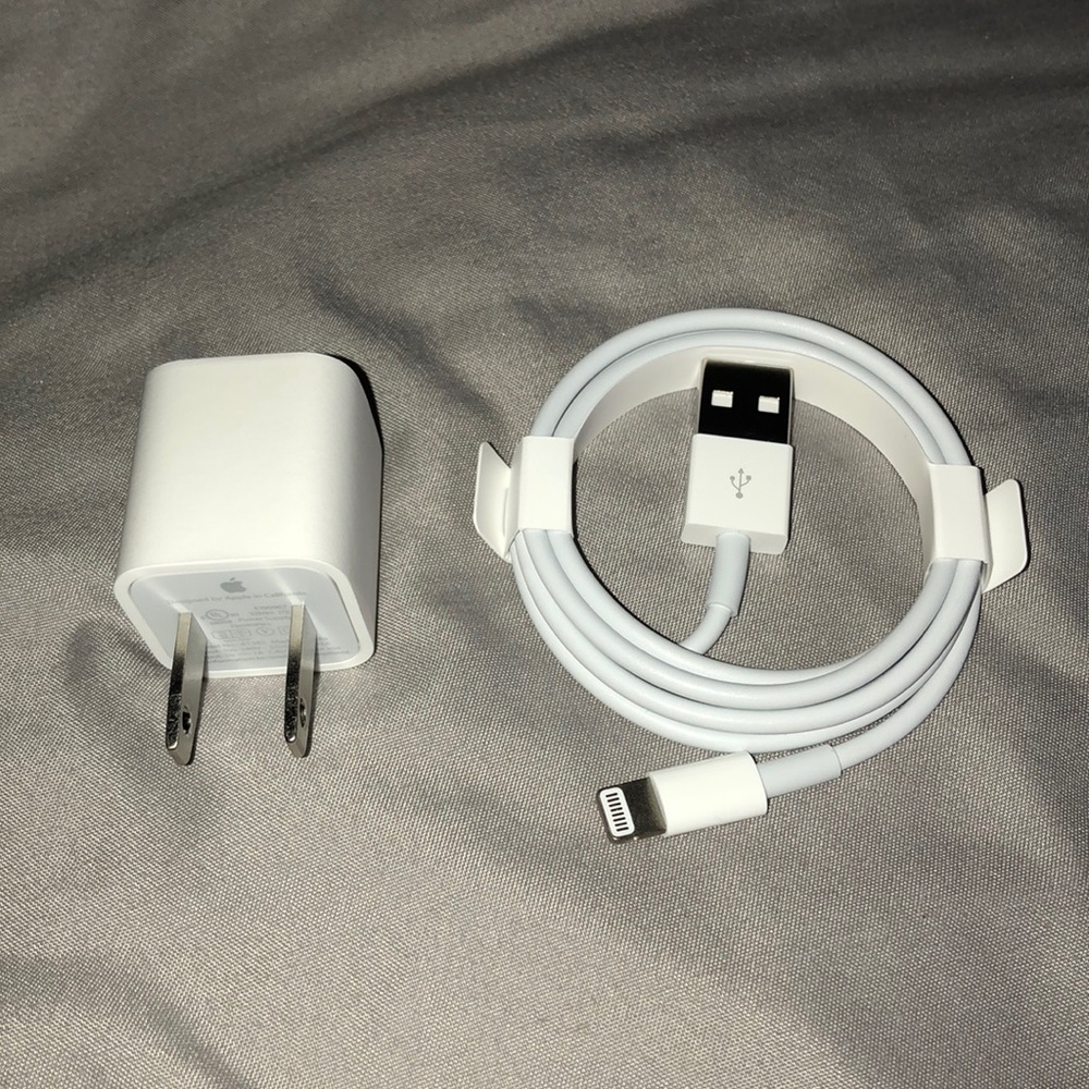 NEW!! Apple charger with cube